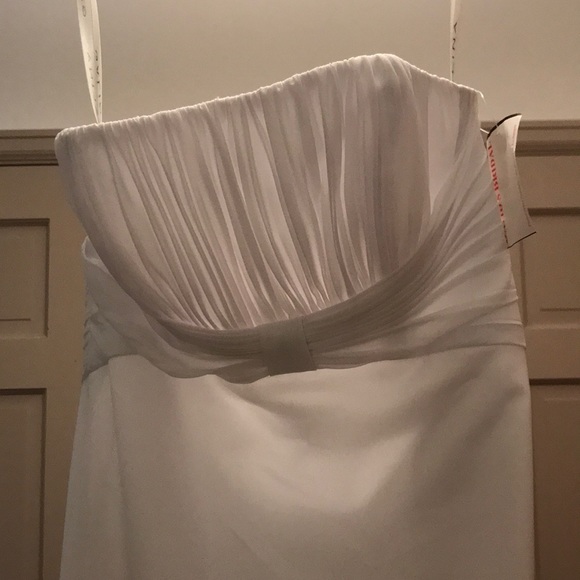 Strapless satin wedding dress. - Picture 5 of 6